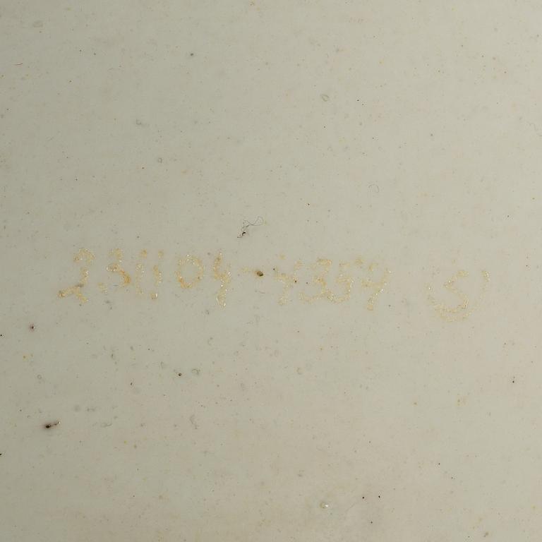 A pair of large serving dishes, unmarked, 19th century.