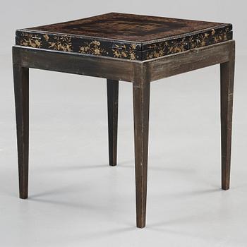 A lacquered table/box with liner, Qing dynasty, 19th Century.