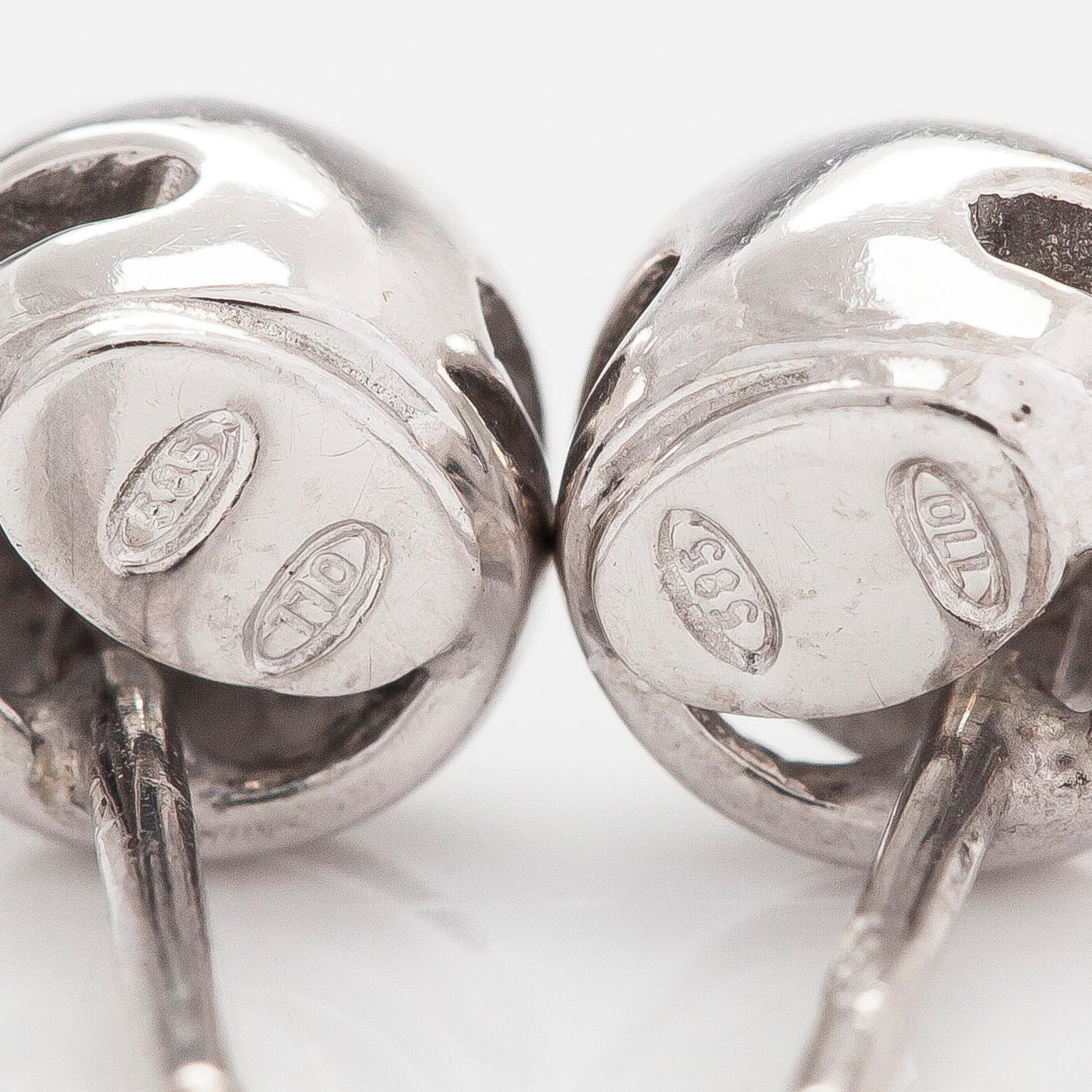 Örhängen, 14K vitguld med briljantslipade diamanter.