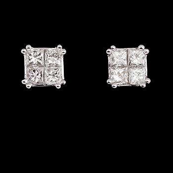ÖRHÄNGEN, 1 par, 18 k vitguld, princesslipade diamanter tot 0.50 ct.