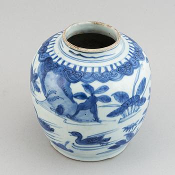 A blue and white jar, Ming dynasty, Wanli (1572-1620).