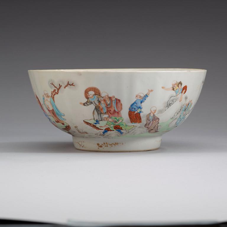 A famille rose punch bowl, Qing dynasty, Qianlong (1736-95).