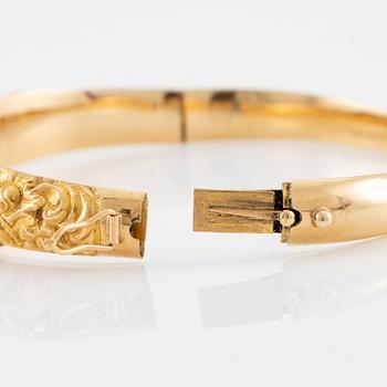 A bracelet in 18K gold with emeralds and pearls, 19th century.