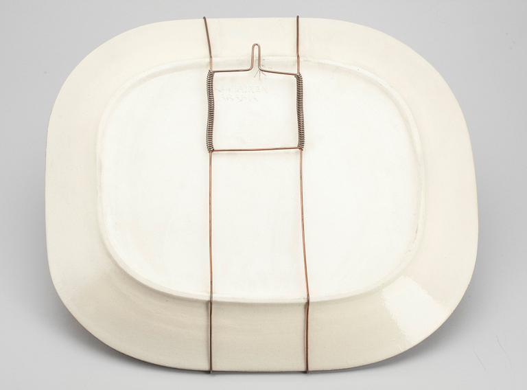 Birger Kaipiainen, A CERAMIC DISH.