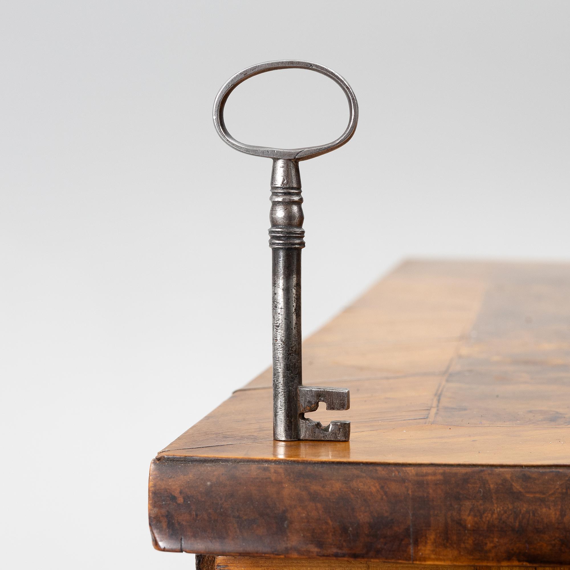 Bureau, attributed to Jacob Sjölin (master in Köping and Kungsör 1767-1785), Rococo.