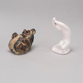 FIGURINER, 2 st, keramik, märkta L. Hjorth och Ingdam, Danmark.