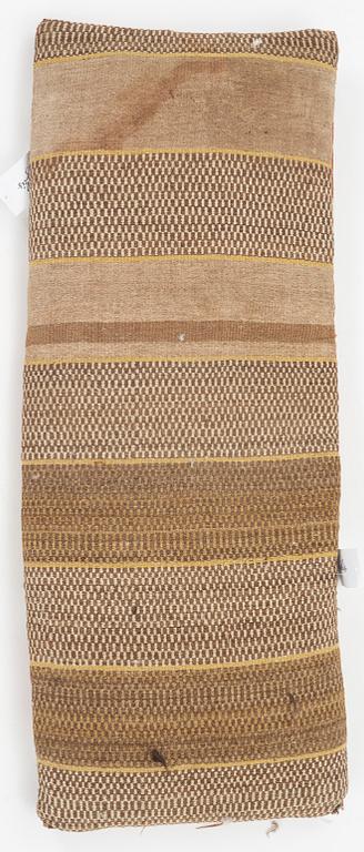 A carriage cushion, flat weave, ca 100 x 43 cm, Färs district, Scania, daterad 1833.