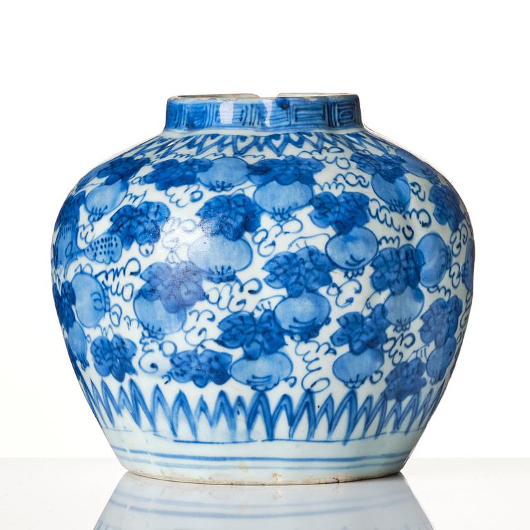 A blue and white jar, Ming dynasty, Wanli (1572-1620).