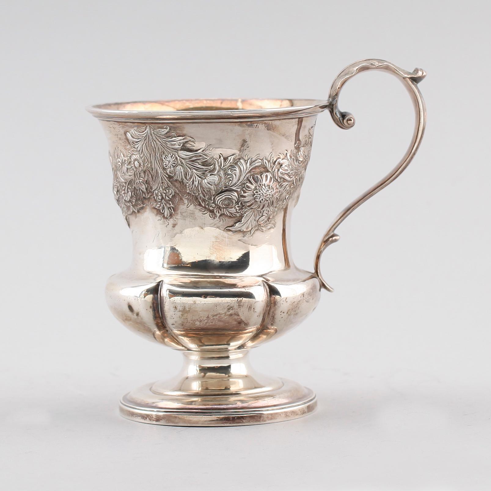 BÄGARE, silver, London 1829. Vikt ca 219 g.