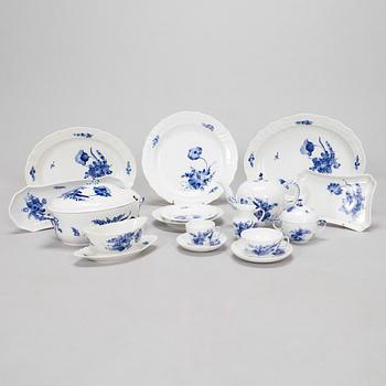 A 66-piece Royal Copenhagen 'Blå Blomst' tableware set, Denmark 1959-61.