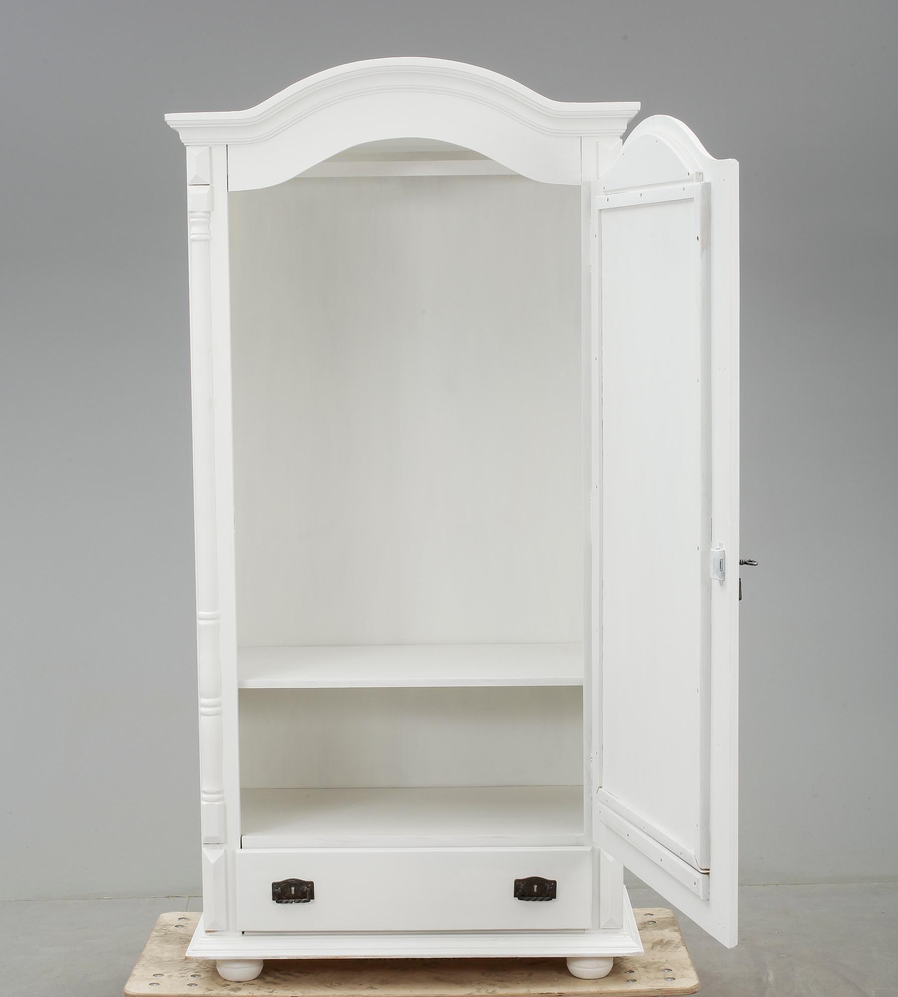 LINNESKÅP, 1900-talets andra hälft.