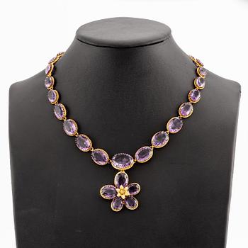 A necklace and a bracelet of gilded silver with faceted amethysts.