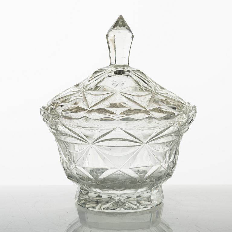 An Anglo-Irish cut-glass bonboniere with cover, mid 19th century.