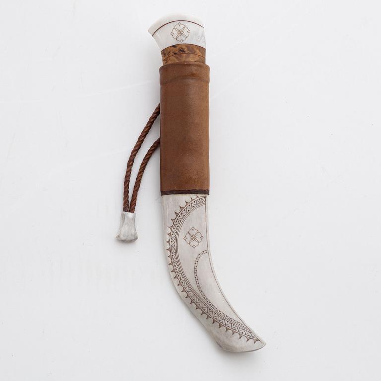 A reindeer horn knife by Bertil Fällman, signed.