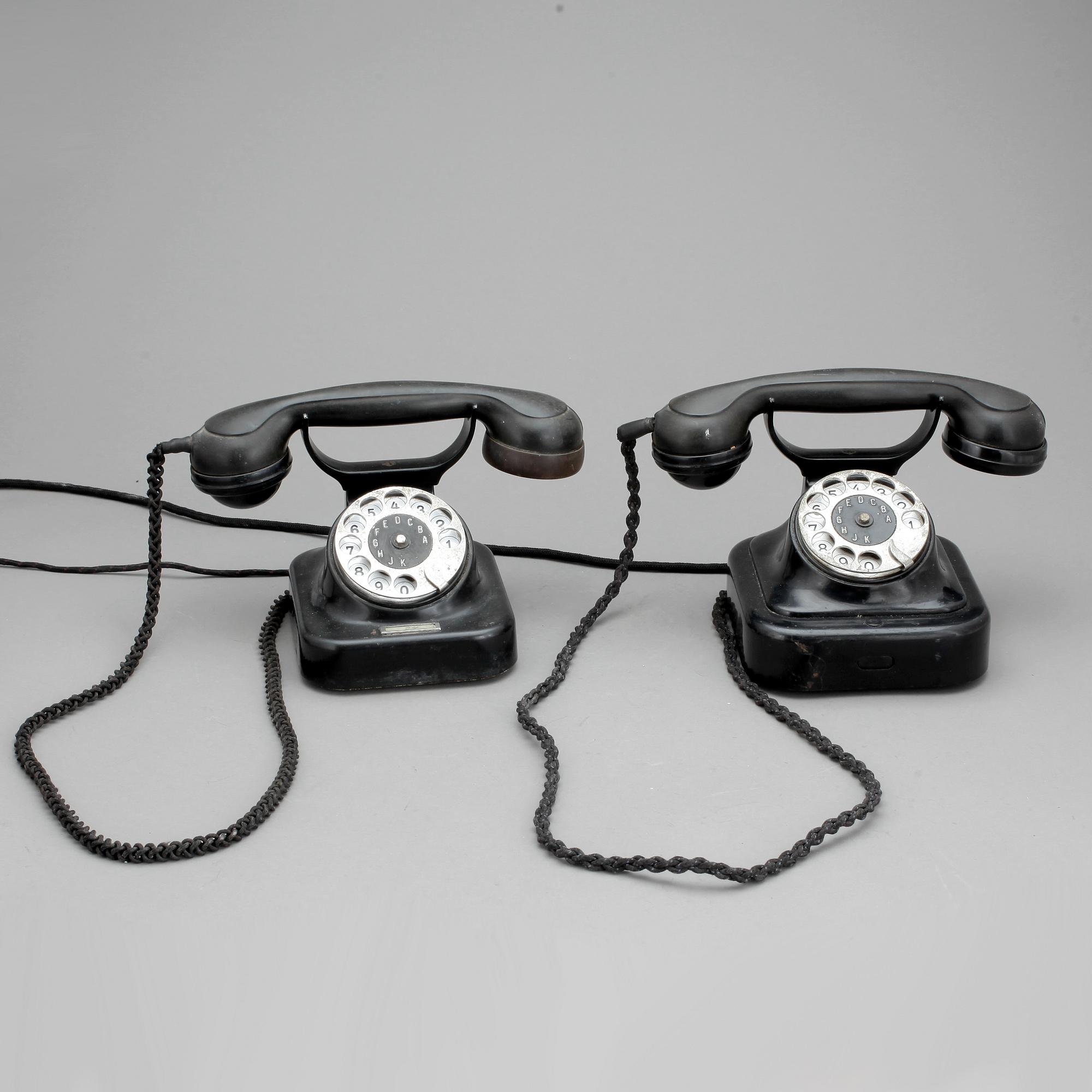 TELEFONER, 2 stycken, Siemens, 1900-tal.