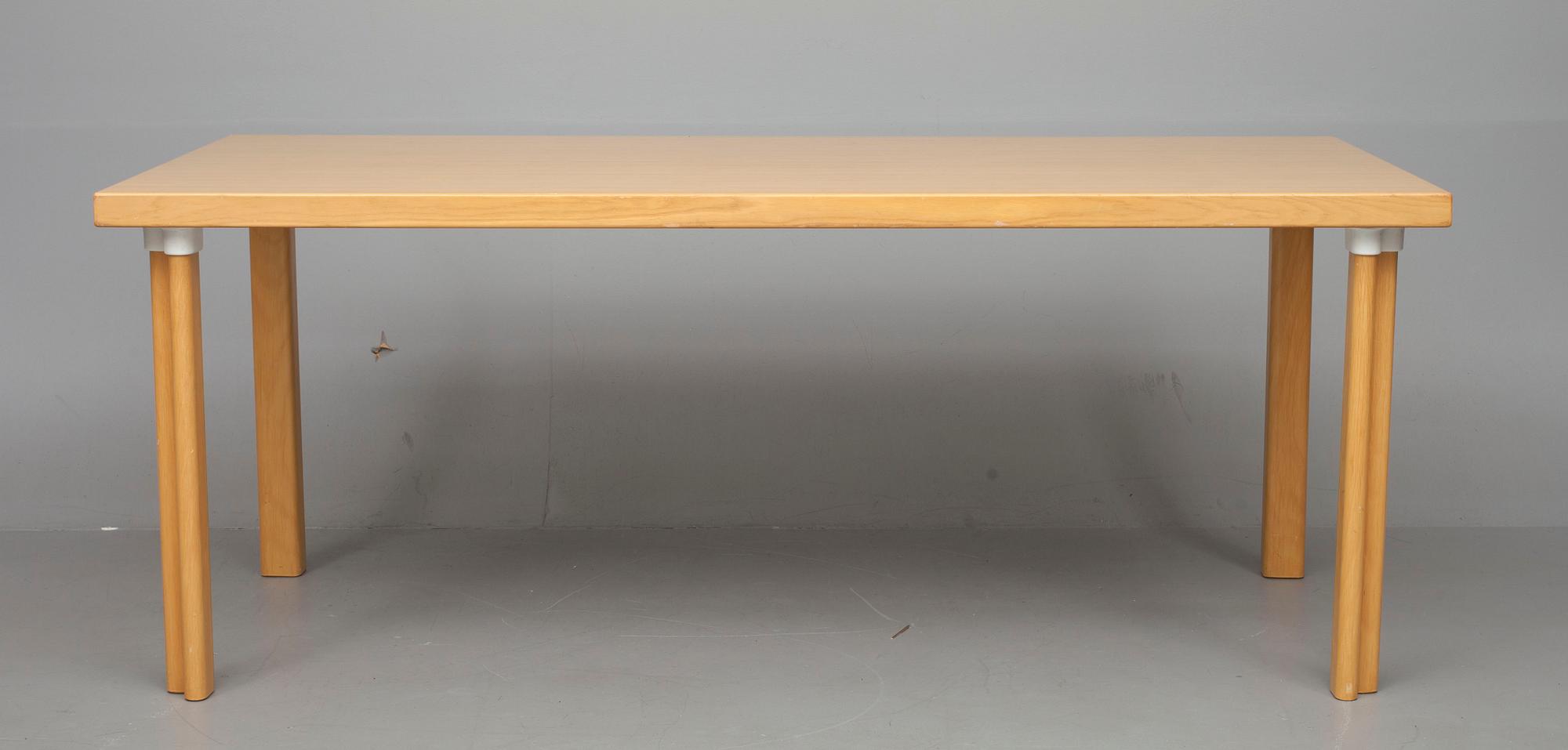 MATBORD H92, Alvar Aalto, samt 4+2 st STOLAR 615, Aino Aalto, Artek.