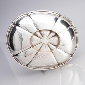 A Russian parcel-gilt silver bread basket, mark of Morosov, St. Petersburg, Russia, turn of the 20th century.