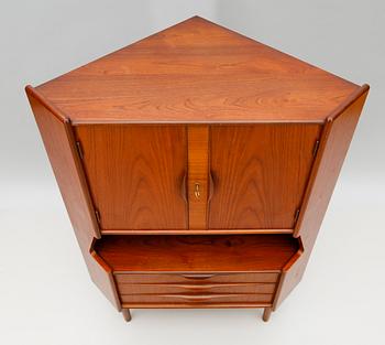 HÖRNSKÅP, Danmark, 1900-talets andra hälft.