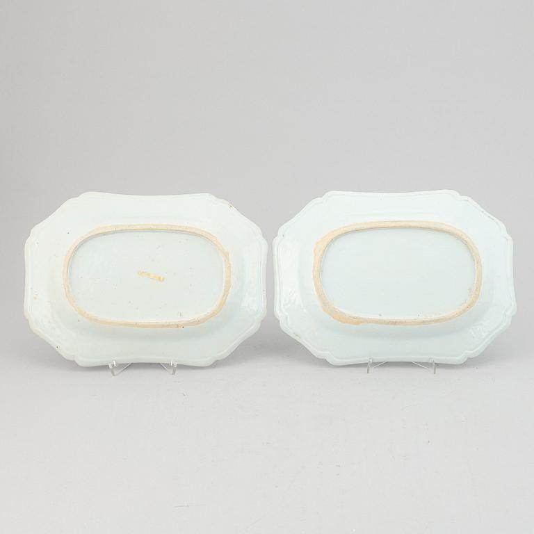 Fat, ett par, konturerade, kompaniporslin. Qingdynastin, Qianlong (1736-95).
