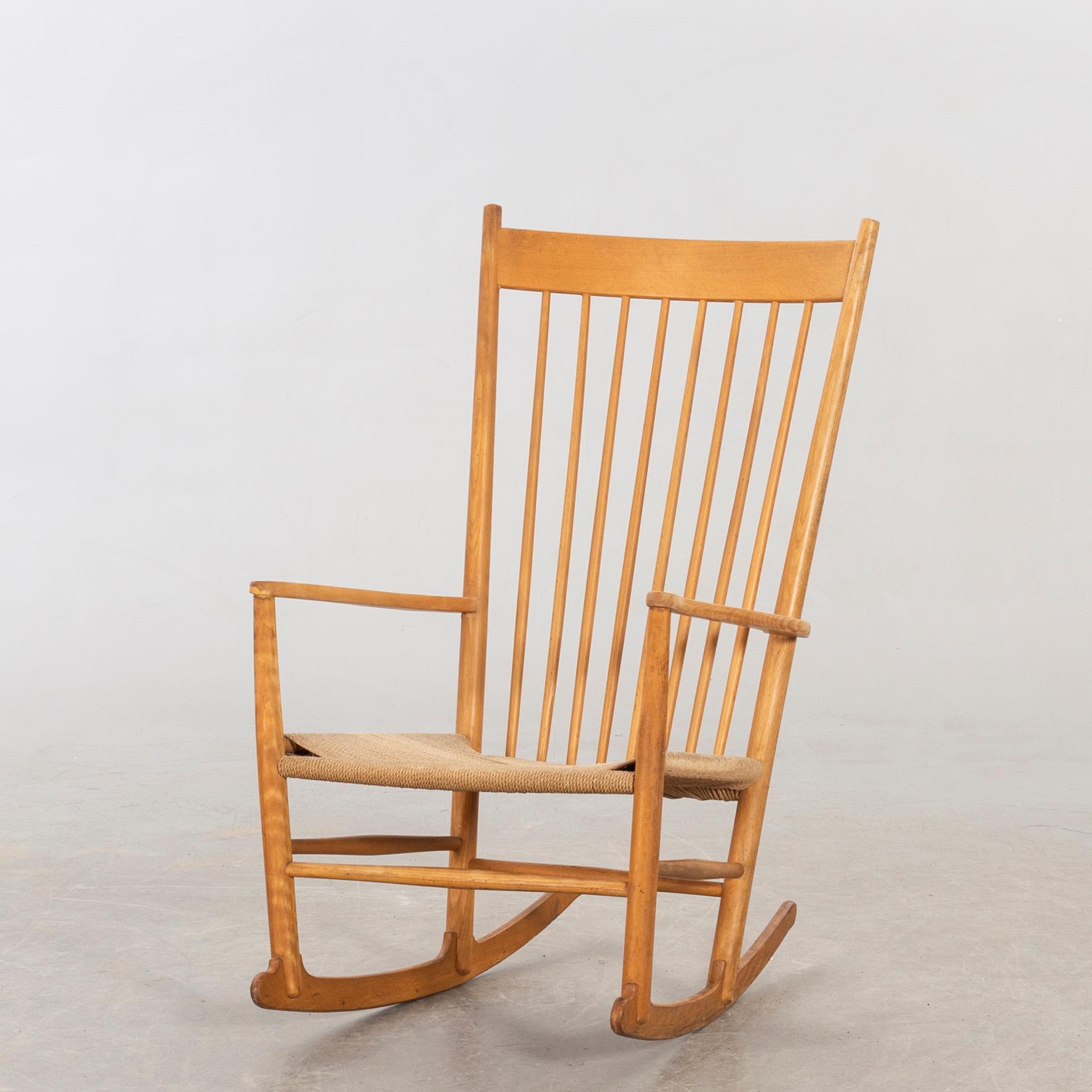 Hans J Wegner, gungstol, "J 16". FDB Möbler, 1900-talet sandra hälft.