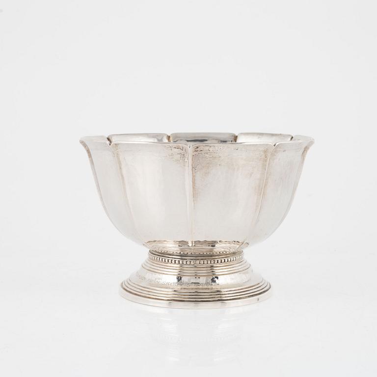 CG Hallberg, a silver bowl, Stockholm 1920.