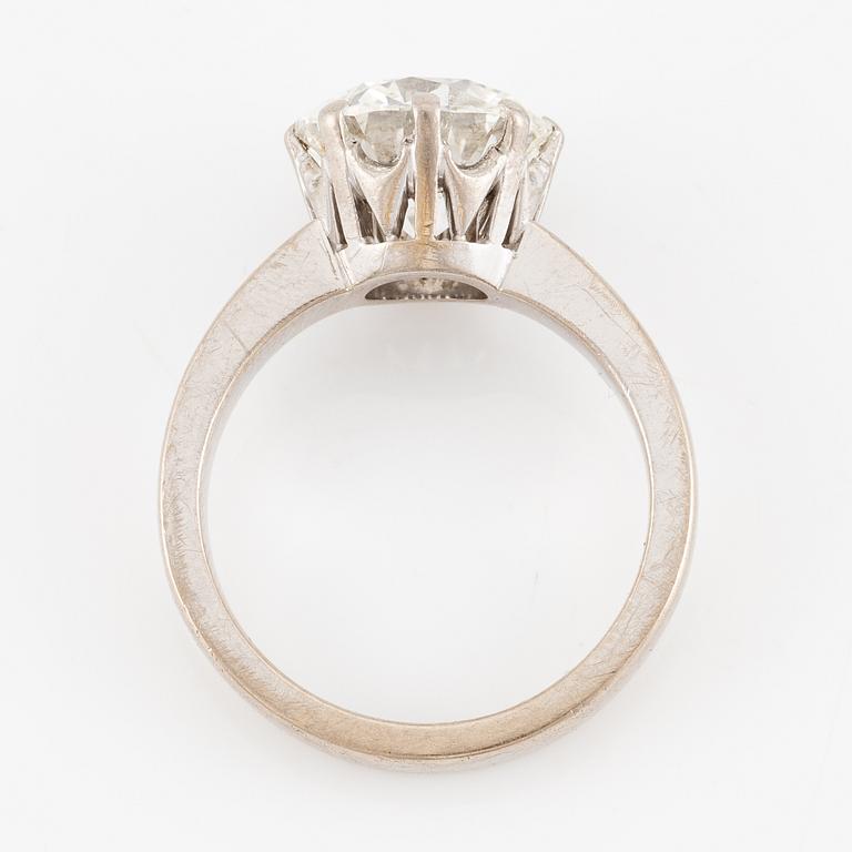 A ring in 18K white gold set with a round brilliant-cut diamond 3.62 ct H vs2.