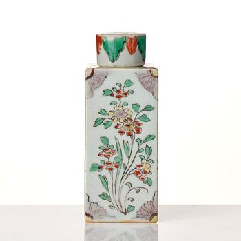 Tedosa med lock, kompaniporslin. Qingdynastin, Kangxi (1662-1722).