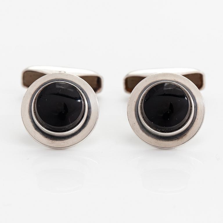 Elis Kauppi, A pair of silver cufflinks with onyxes. Kupittaan kulta, Turku 1961.