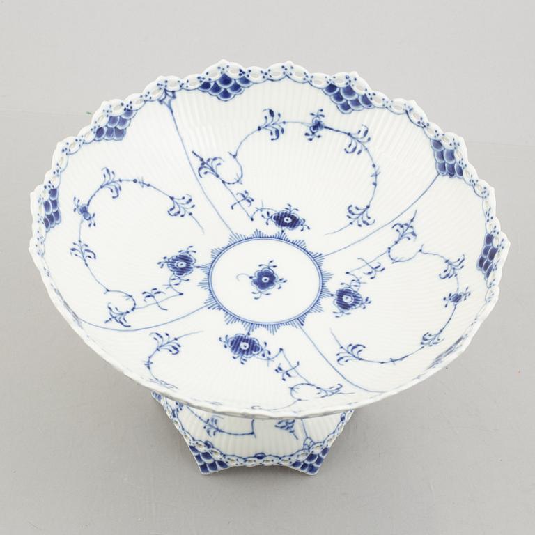 A 'Blue Fluted Full Lace' / 'Musselmalet porcelain centerpiece bowl, Royal Copenhagen, model 1022, 1969-78.