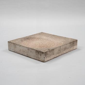 Stina Lindholm, a contemporary concrete bird bath, 'Snäckabad', Skulpturfabriken.