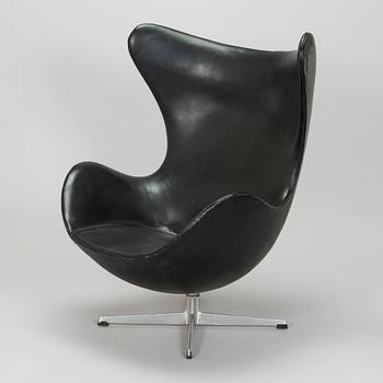 Arne Jacobsen, a black leather "Egg" armchair, Fritz Hansen, Denmark 1960/70s.
