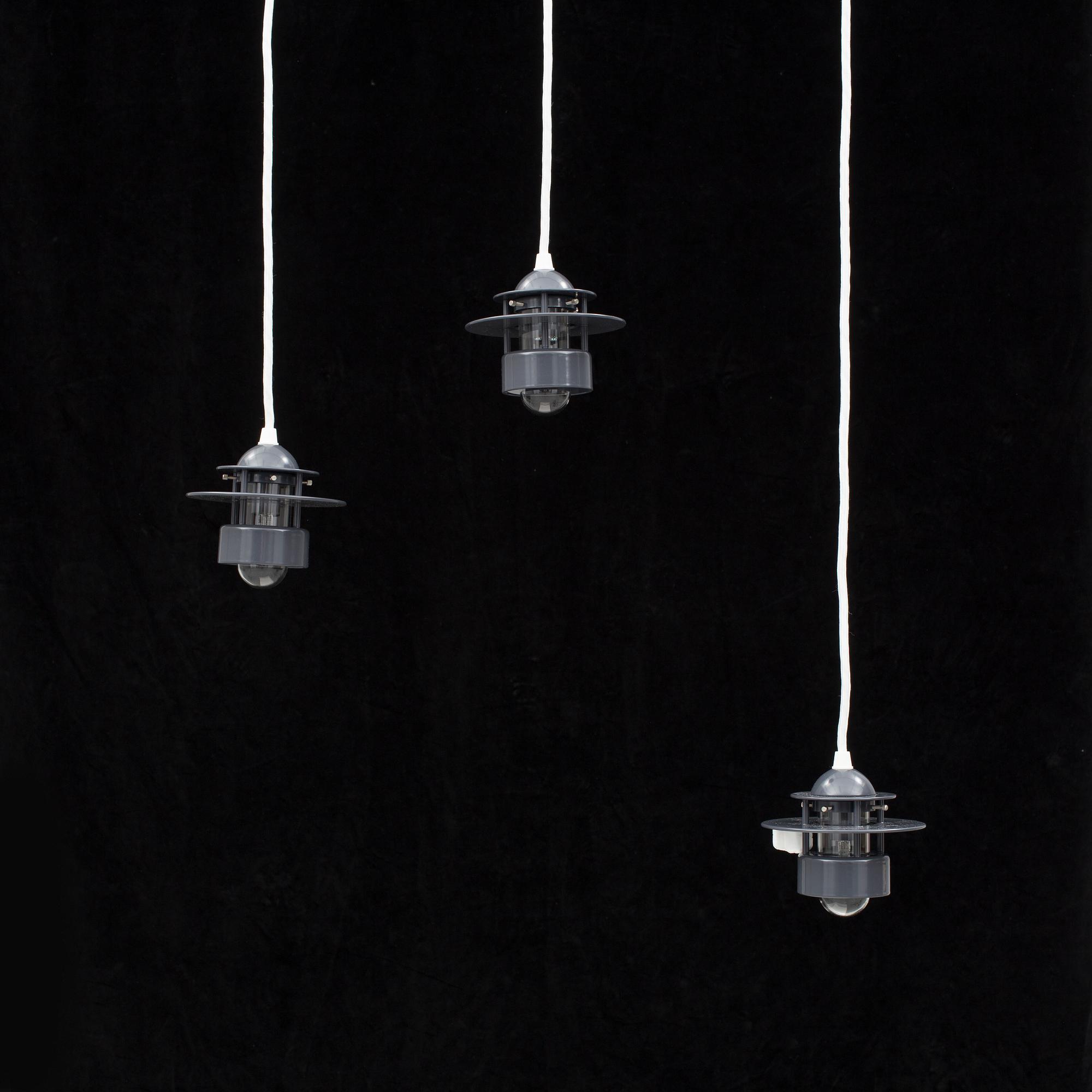 PENDELLAMPOR, 3 st, "Orbiter" av Jens Møller-Jensen för Louis Poulsen.