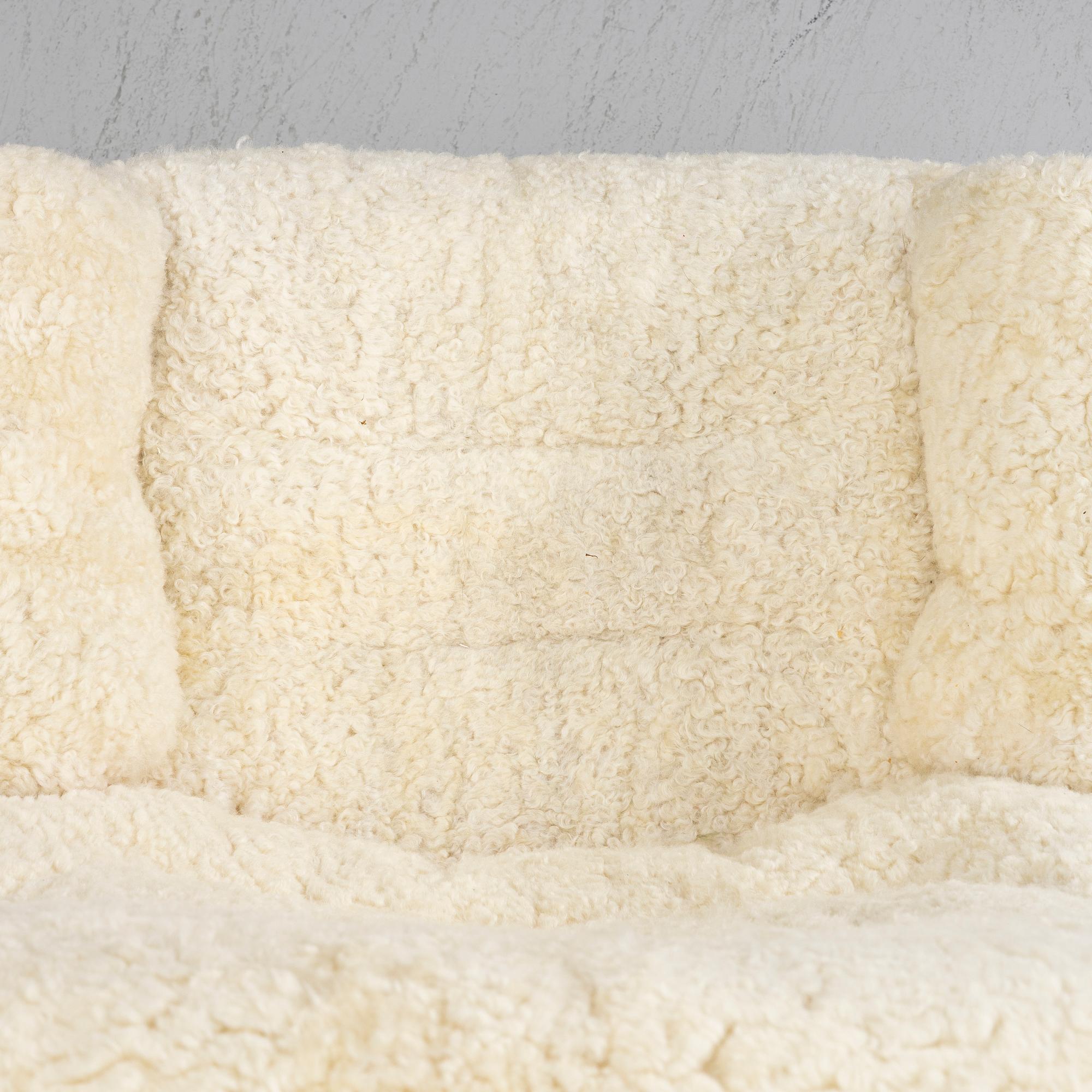 A swivel armchair, Göte Möbel, second half of the 20th century.
