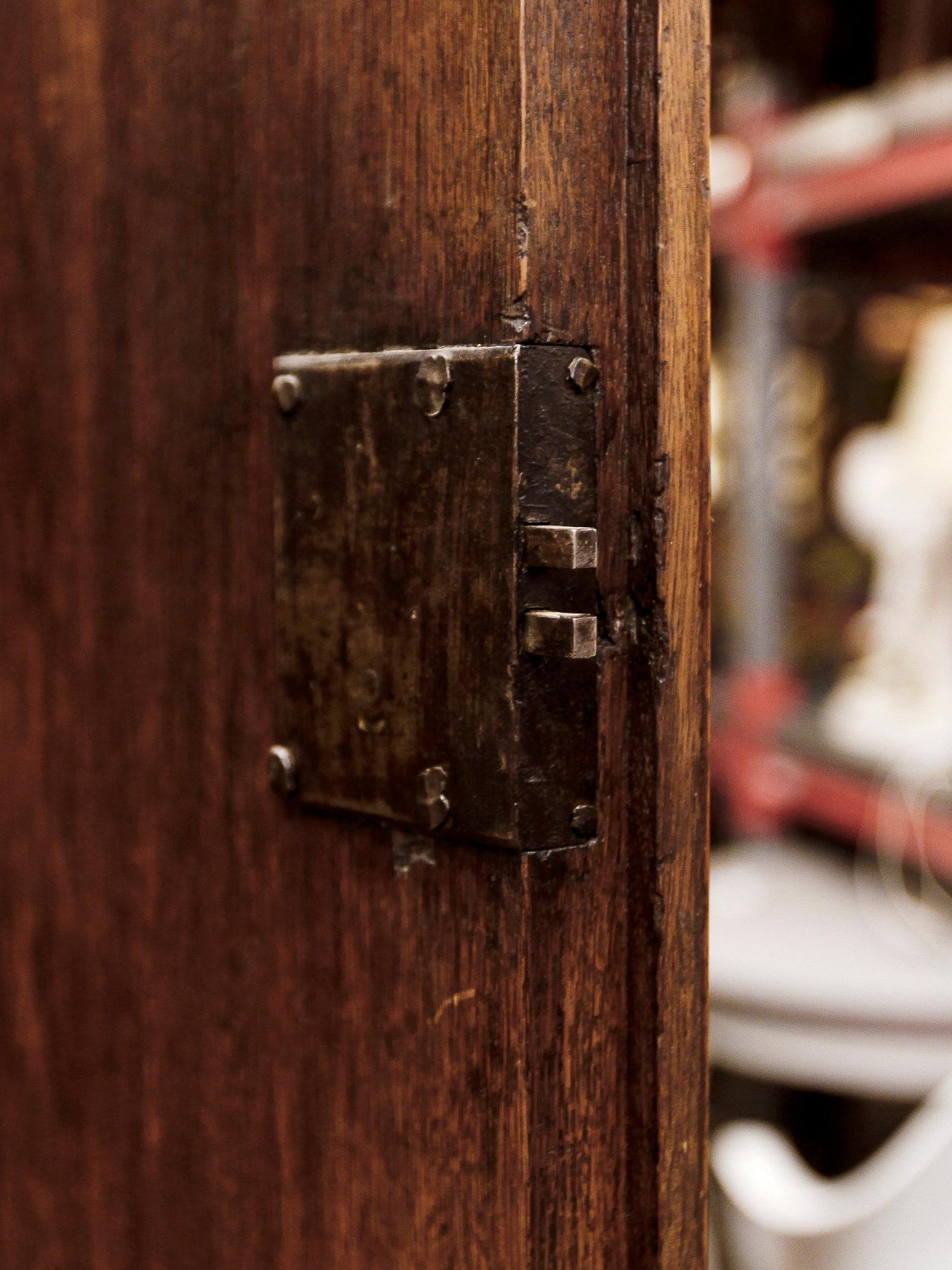 SALSSKÅP, rokoko, 1700-tal.