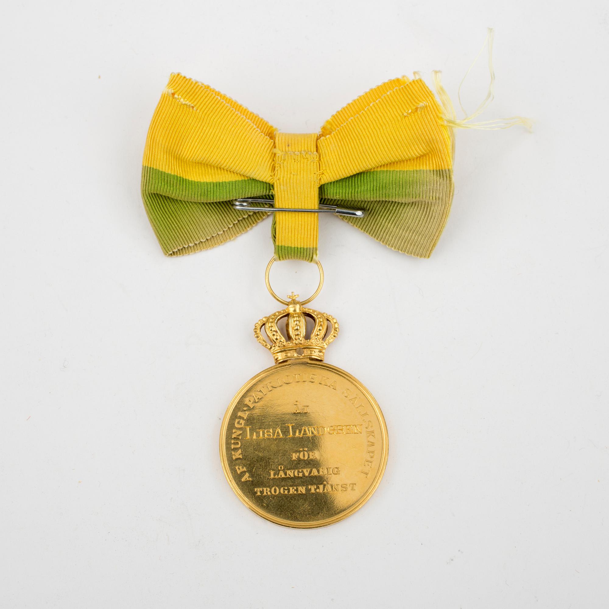 MEDALJ, guld, Kungliga Patriotiska Sällskapet, daterad 1943. Vikt ca 30 gram.