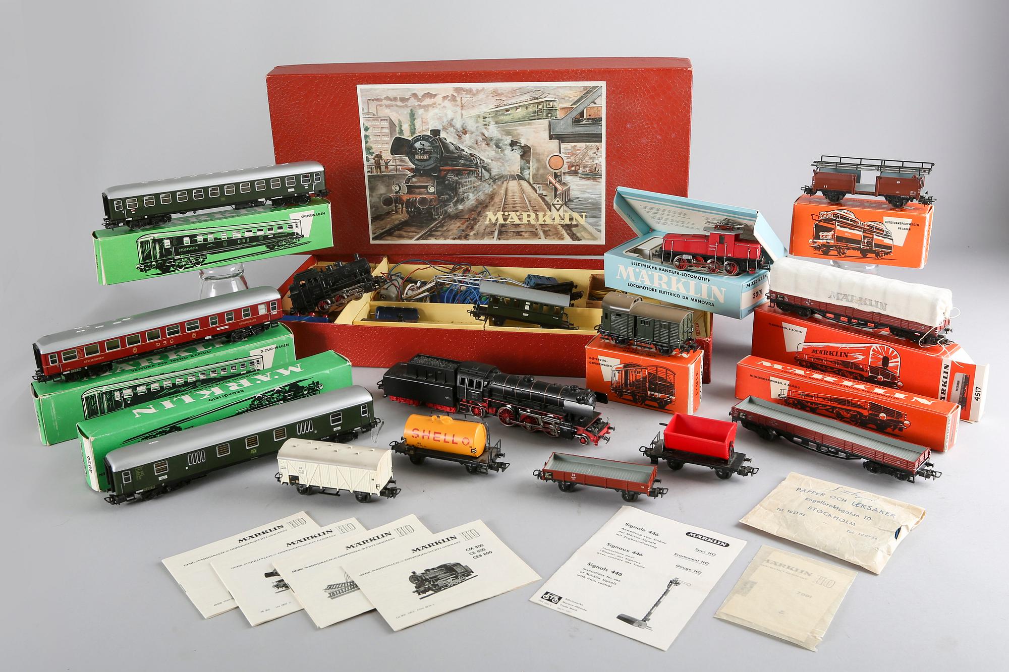 A collection of Märklin trains, wagons and other. - Bukowskis