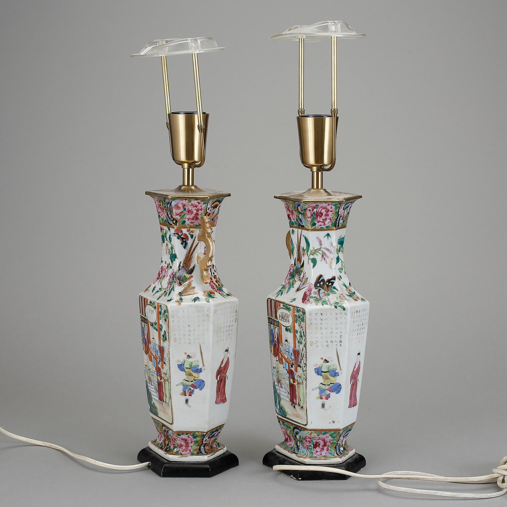 BORDSLAMPOR, ett par. Porslin. Kina, 1800-tal.