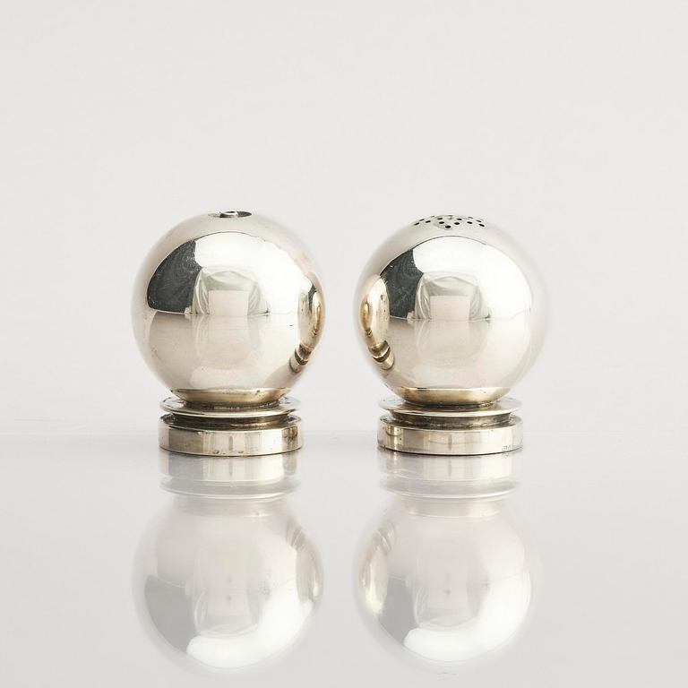 Georg Jensen, kryddsats, 4 delar sterling silver, design Harald Nielsen, modell "Pyramid", design nr 632, Köpenhamn 1945-51.