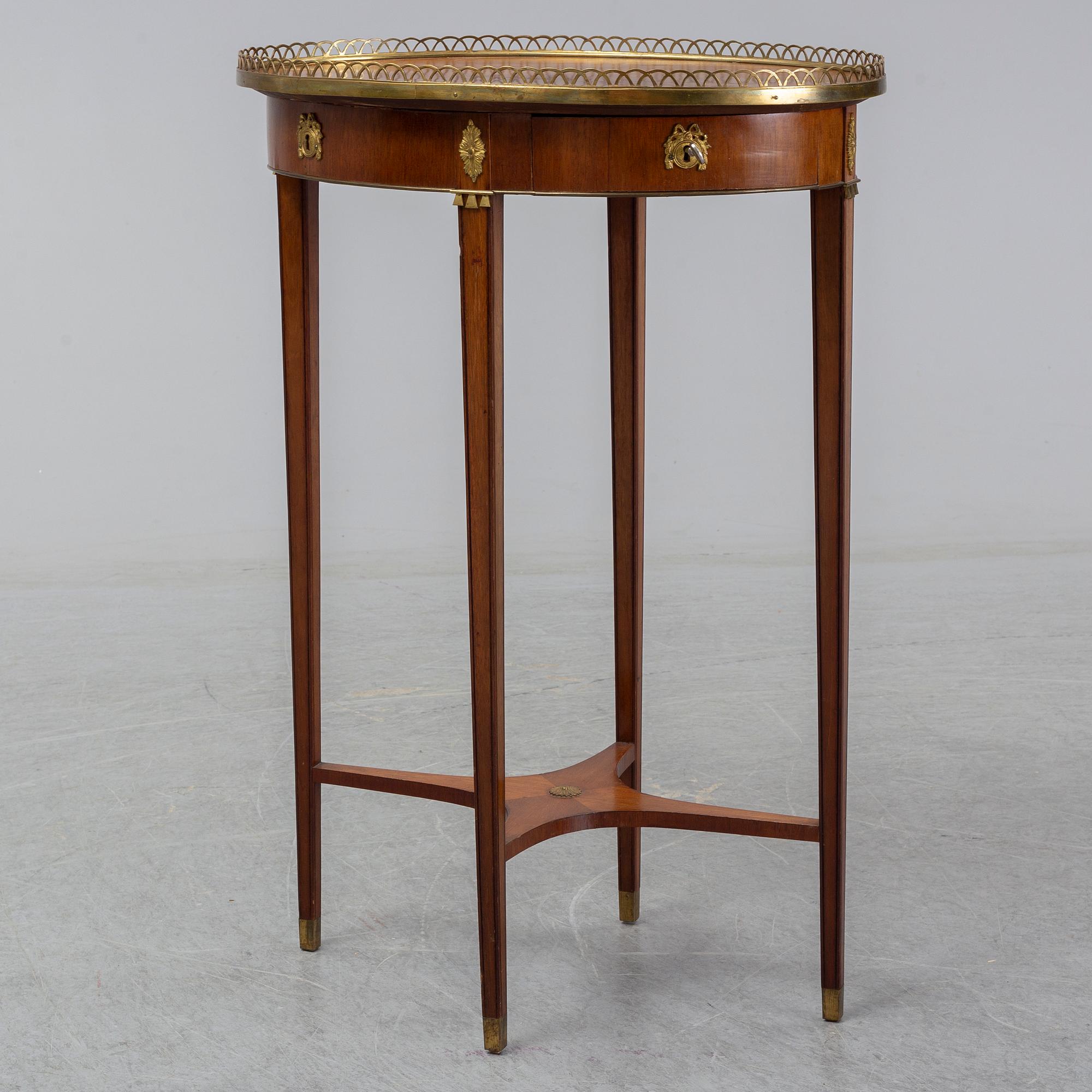 BORD, gustaviansk stil, 1900-talets början.