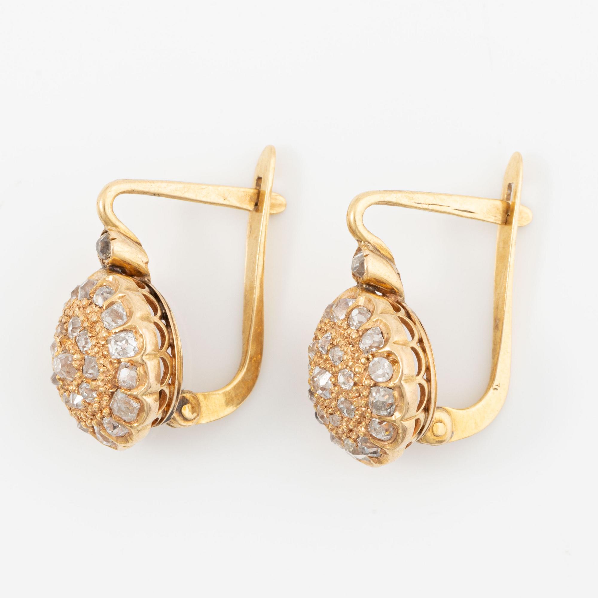 Örhängen, 18K guld med gammalslipade diamanter.