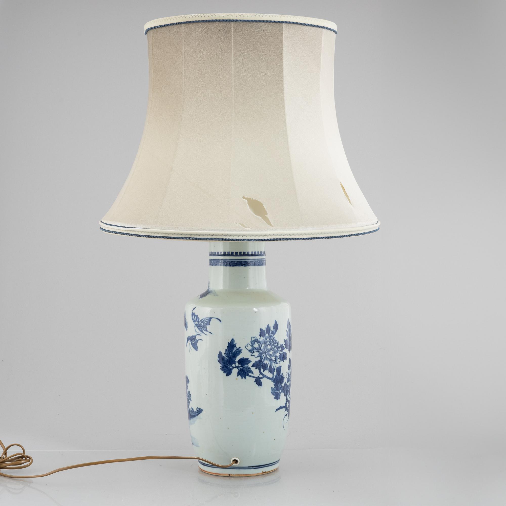 Vas, omarbetad till bordslampa, porslin, Kina, Qingdynastin, 1800-tal.