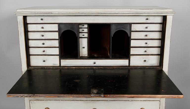 CHIFFONJÉ, sengustaviansk, 1800-talets början.