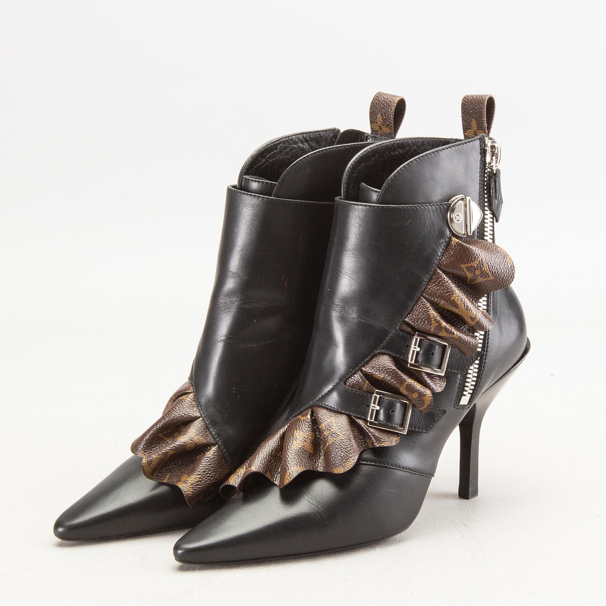 LOUIS VUITTON ankle boots Janet monogram and black leather original box dustbags and invoice storlek 39. Bukowskis