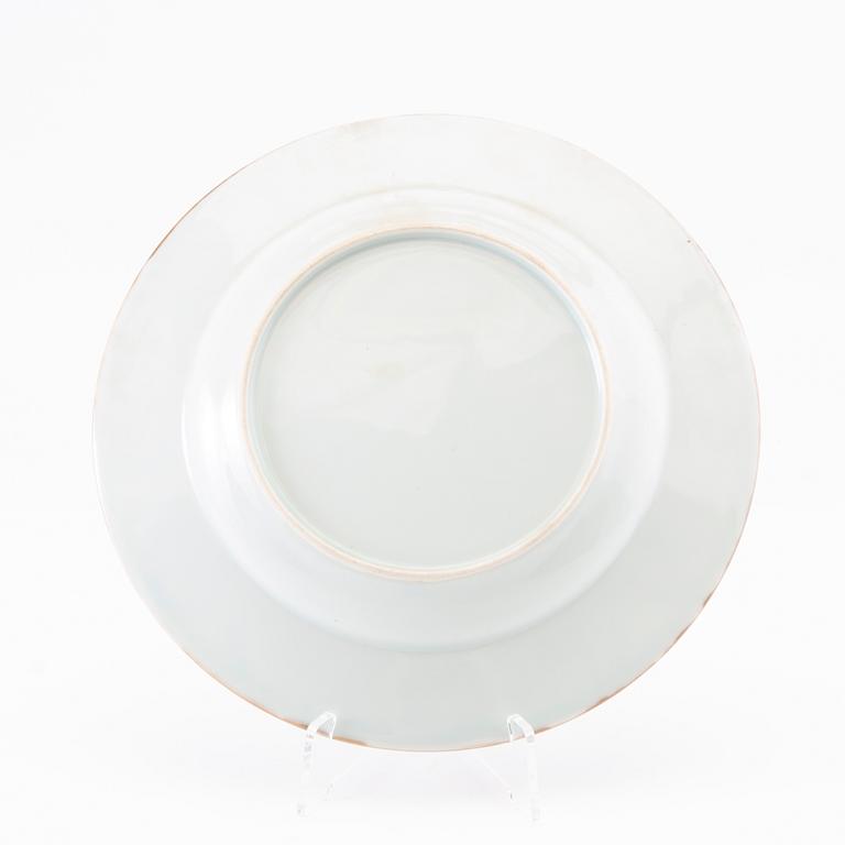 A famille rose dish, Qing dynasty, first half of the 18th century.