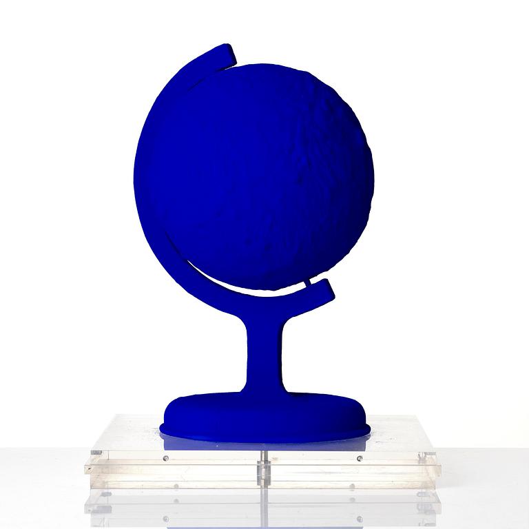 Yves Klein, "La Terre Bleue".