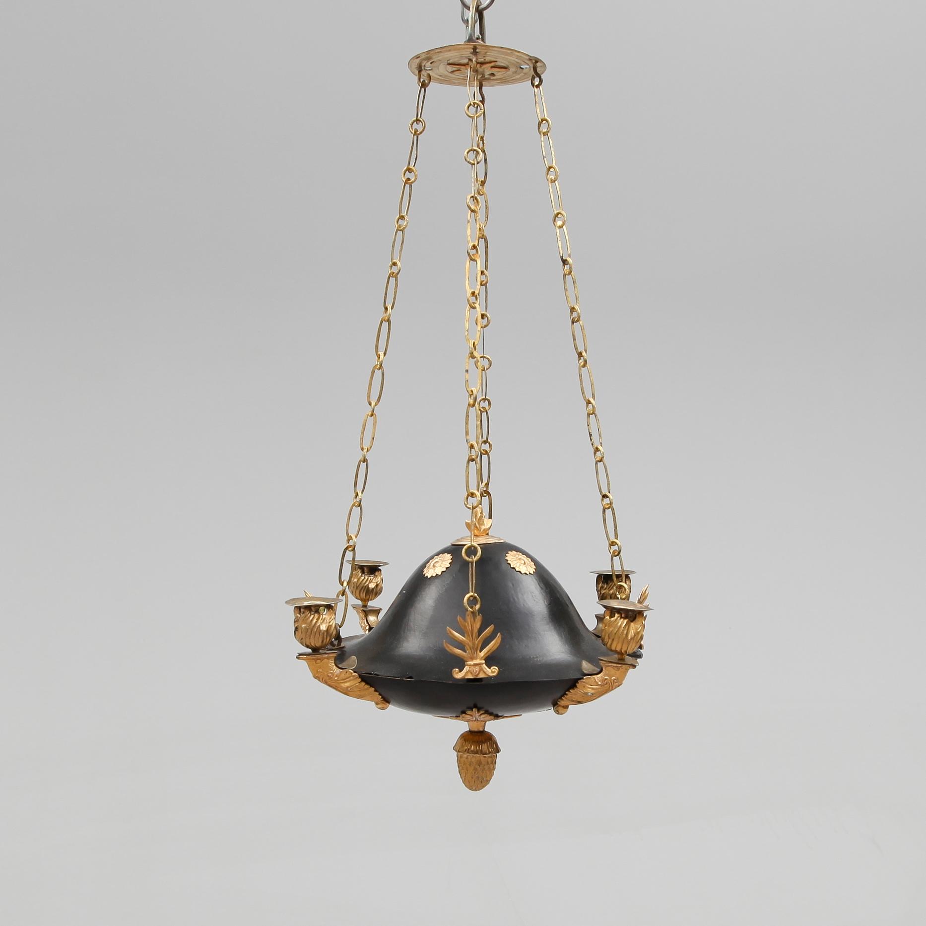 TAKAMPEL, empire, 1800-talets första hälft. Höjd ca 55 cm.