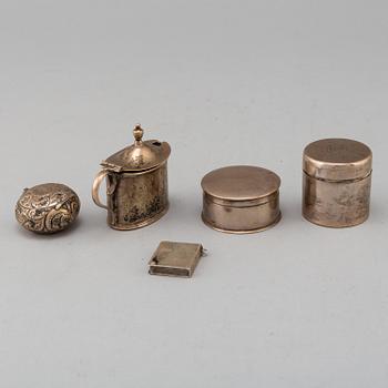 SAMLING SILVERFÖREMÅL, 5 stycken, bland annat Cornelius Saunders & Francis Shepard, Birmingham, England, 1897.