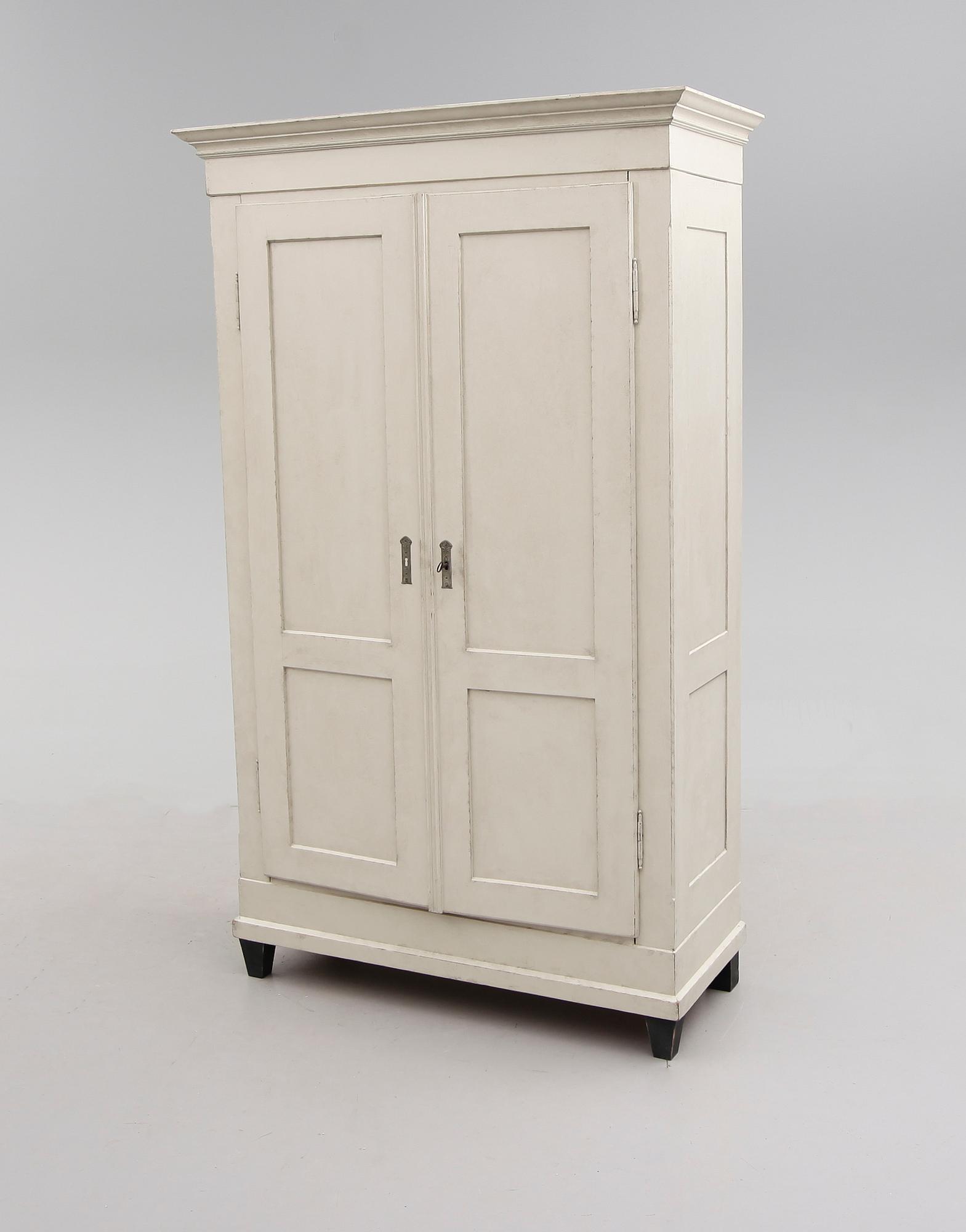 KLÄDSKÅP, 1900-talets första hälft.