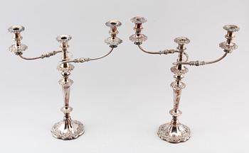 KANDELABRAR, 1 par, pläter, 1900-talets första hälft.