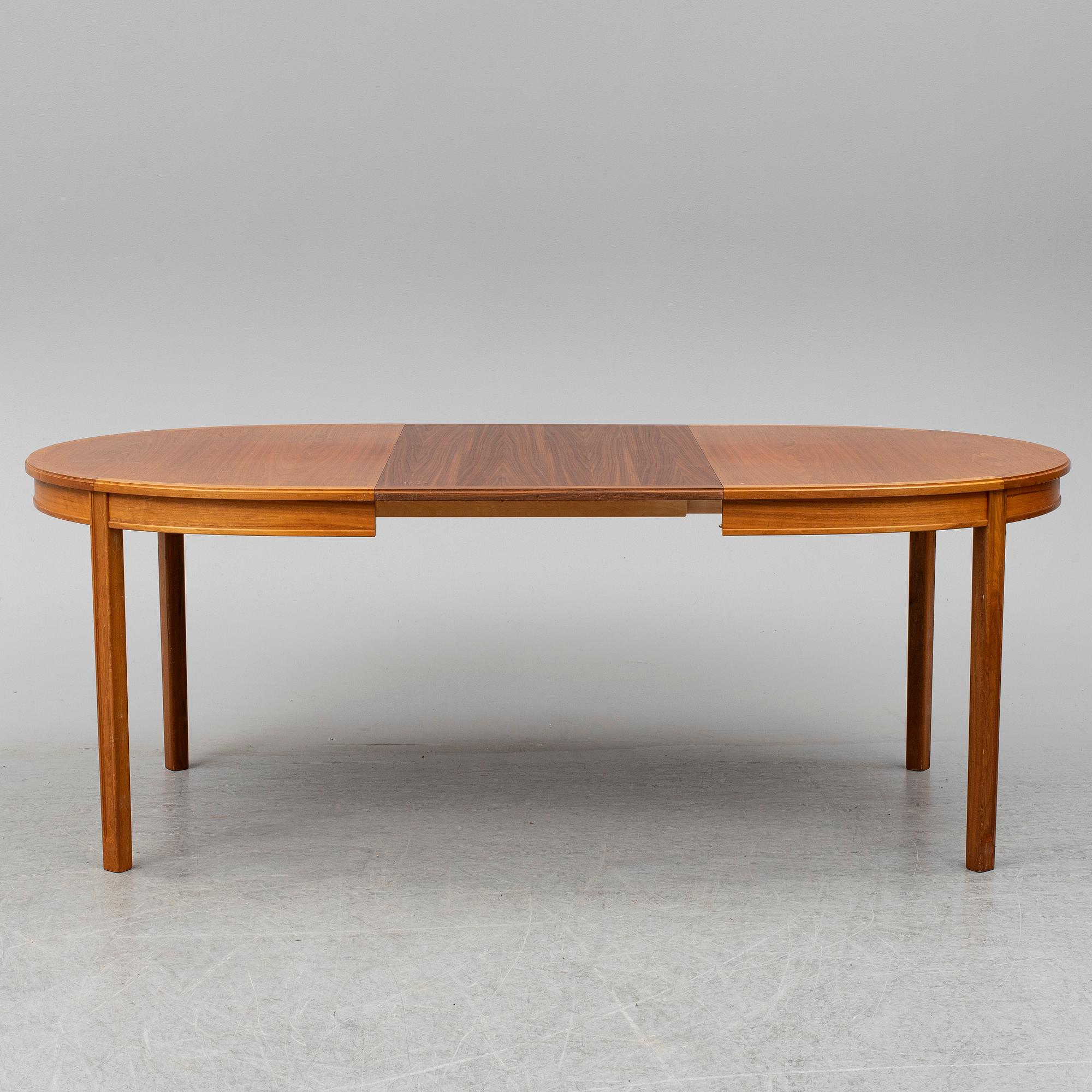 BERTIL FRIDHAGEN, a 'Sörgården' walnut table.
